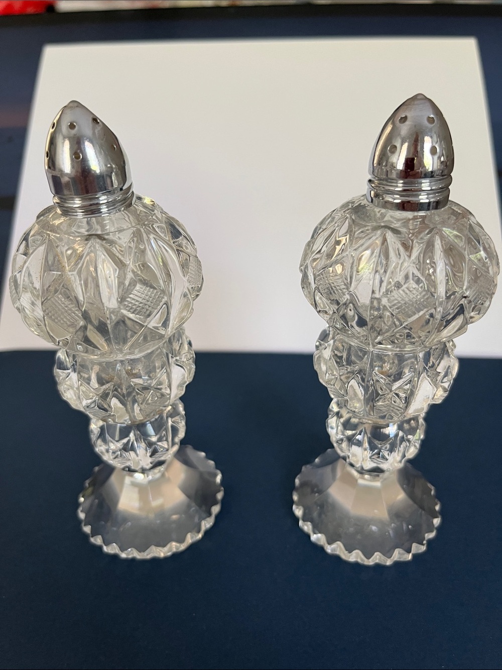 Stunning lead crystal salt n pepper shakers $15